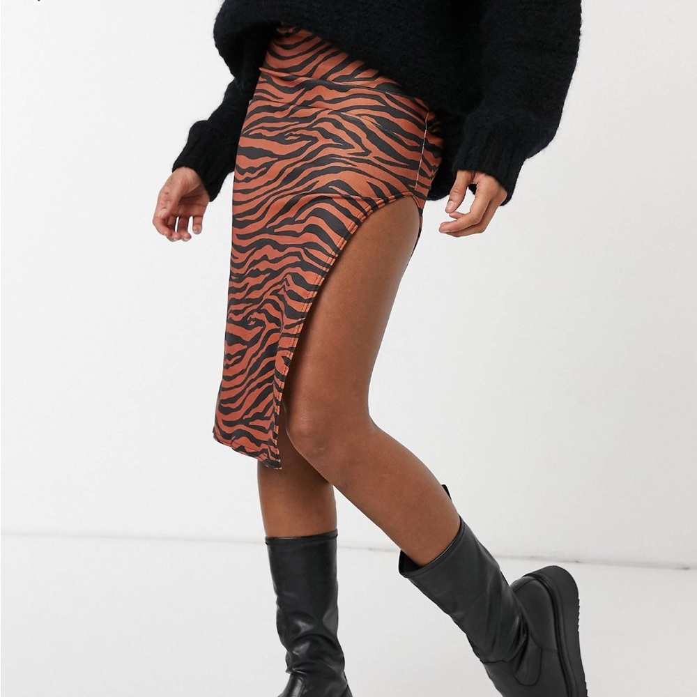 BNWT Urban Outfitters Tiger stripe skirt